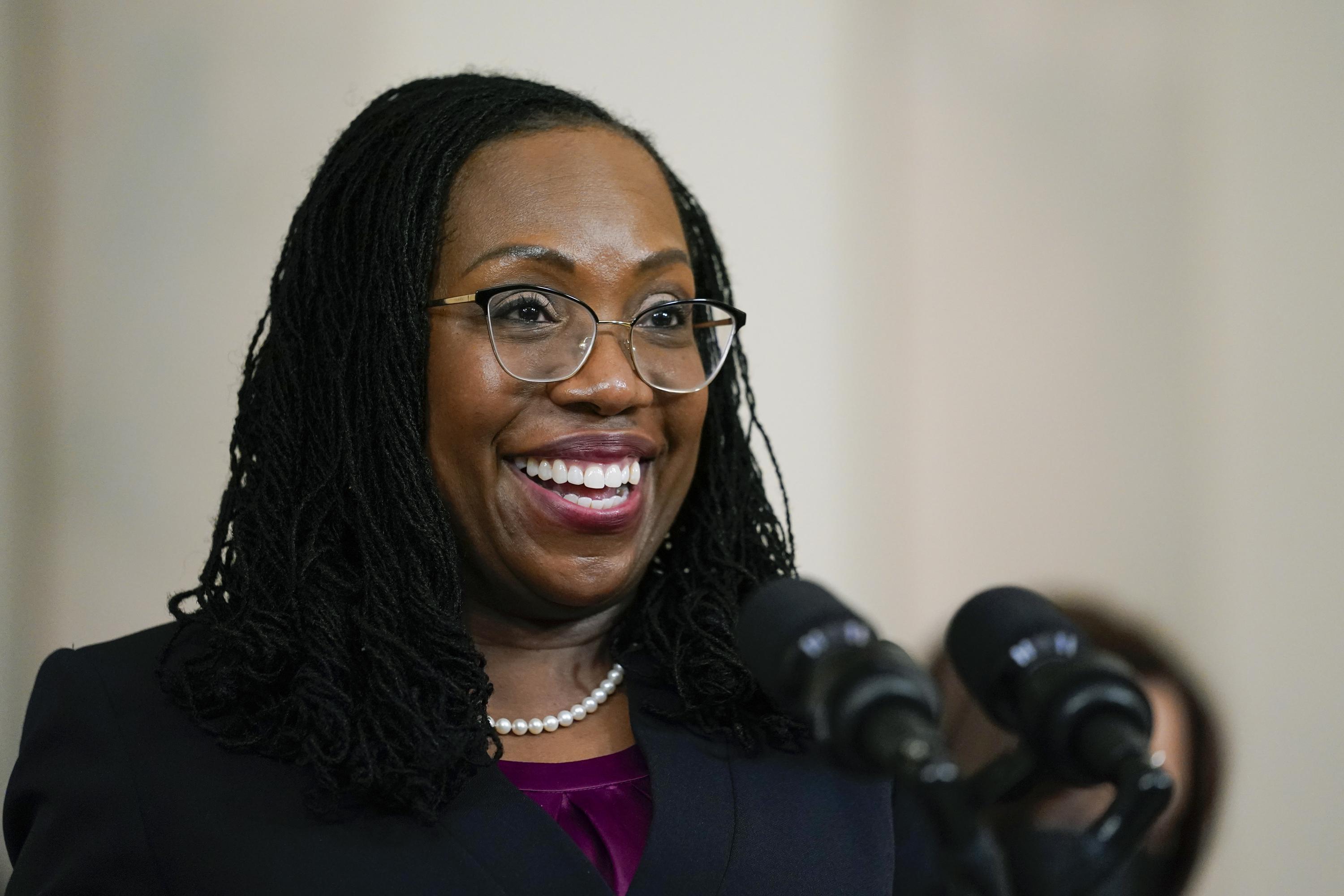 미, 최초 흑인 여성 대법관으로 새 회기 돌입